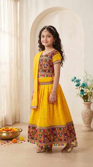 Ahhaaaa Girls' Traditional Dandiya Print Chaniya Choli | Festive Lehenga Blouse & Draped Dupatta 3-Piece Set